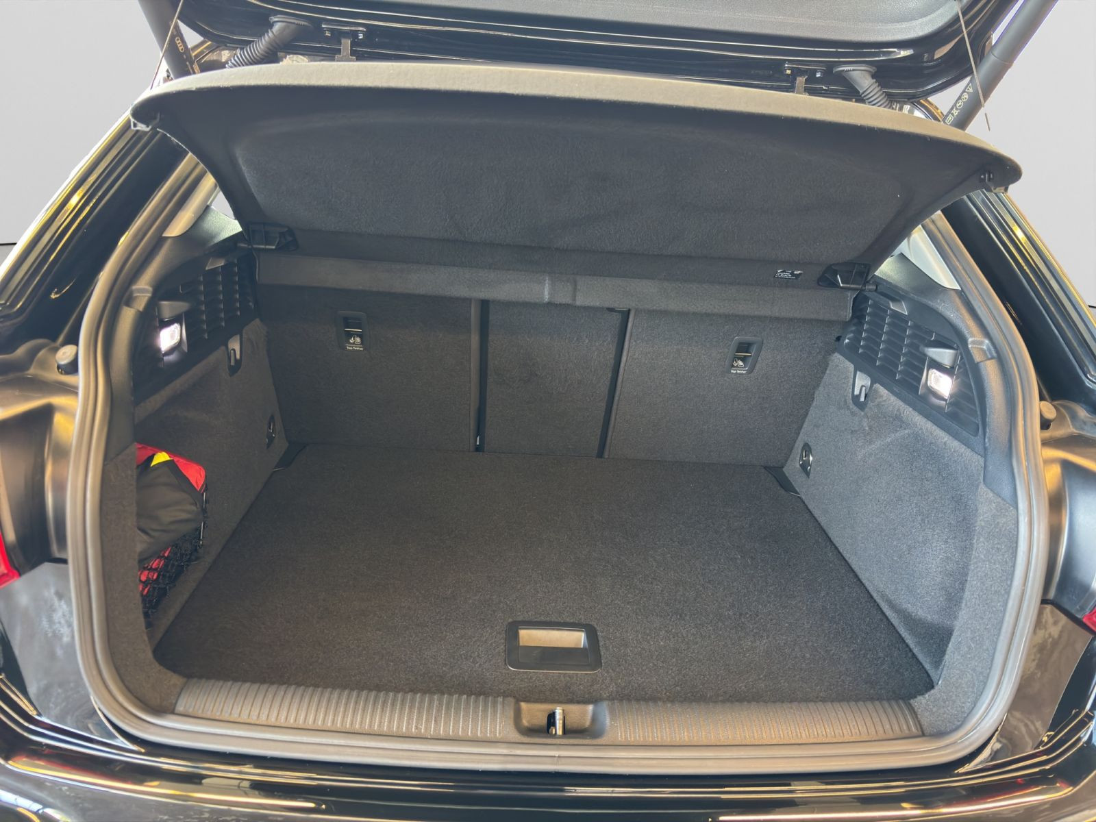 Audi - Q2_18