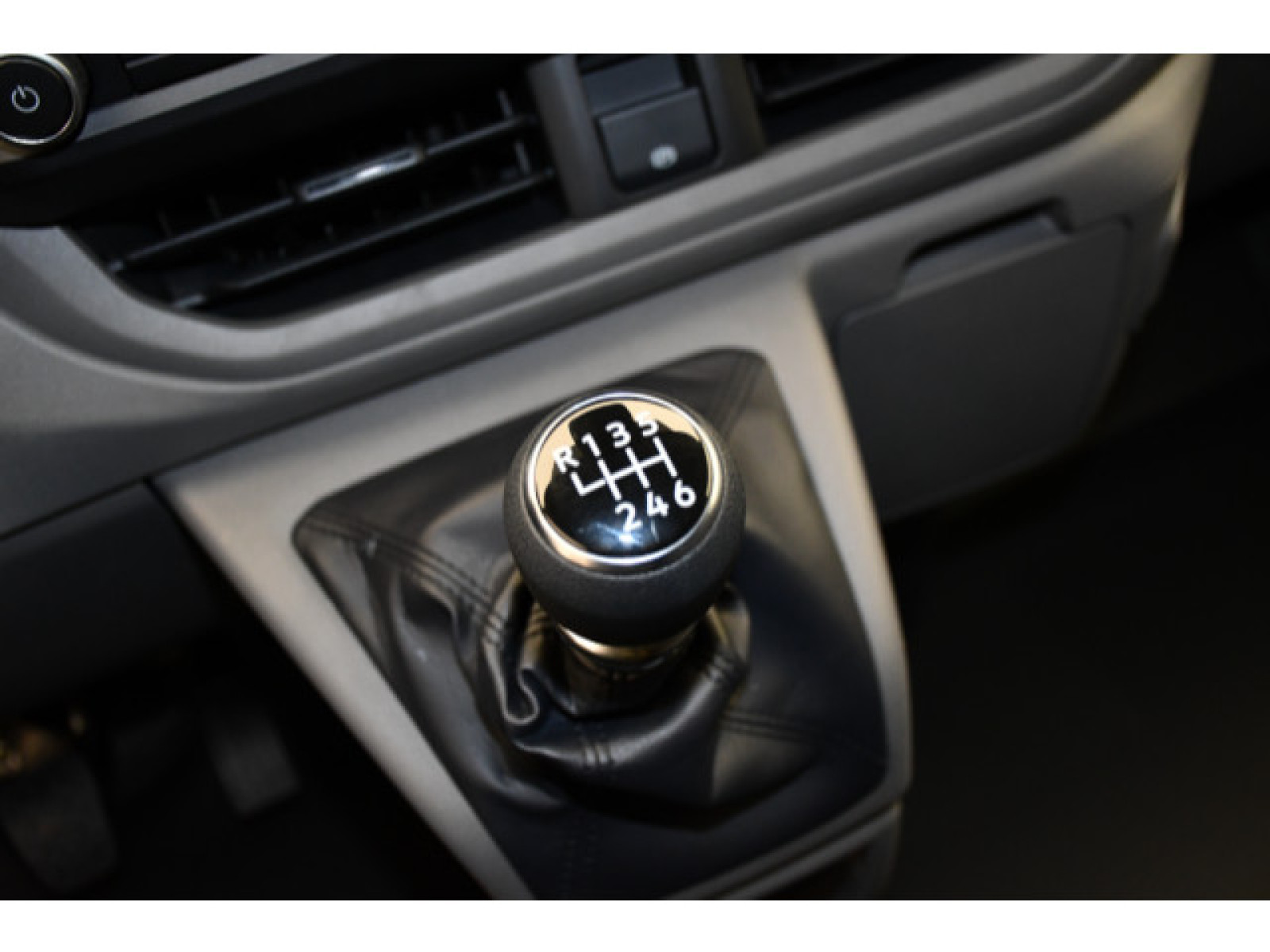 Volkswagen - New Transporter_7