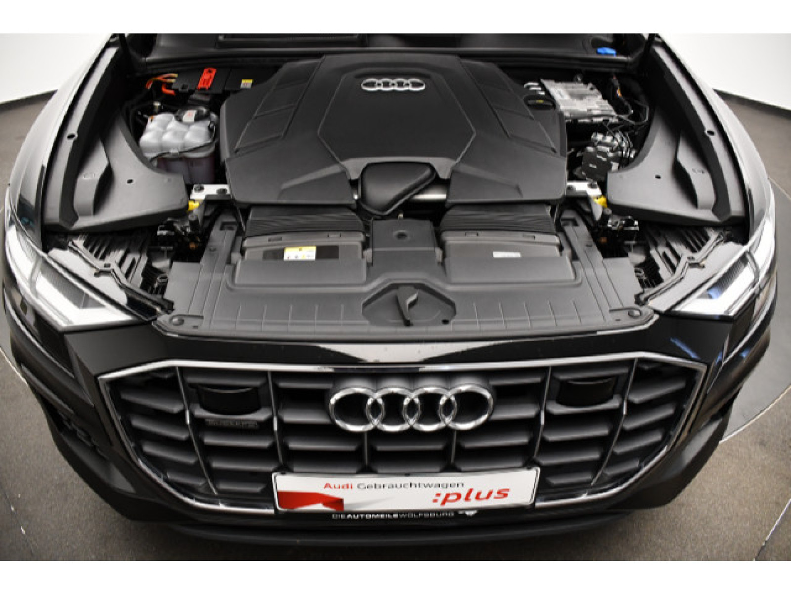 Audi - Q8_15