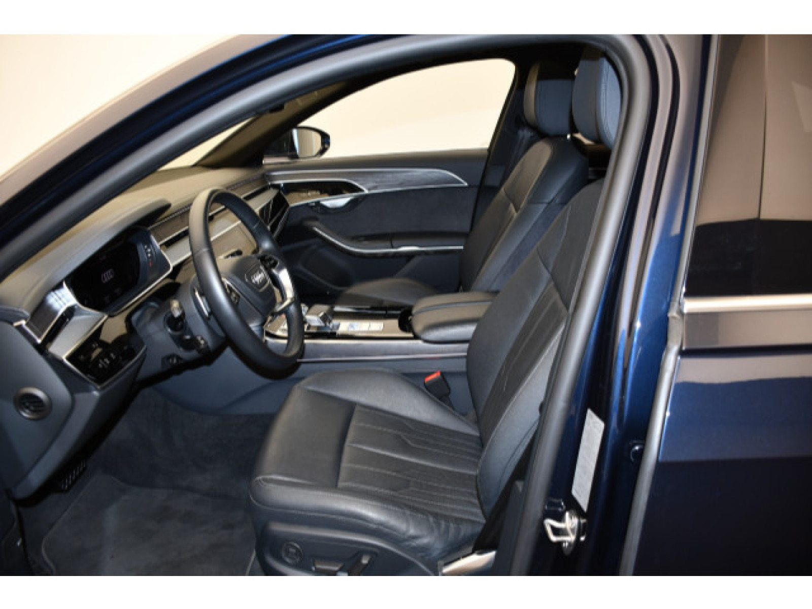 Audi - A8_3