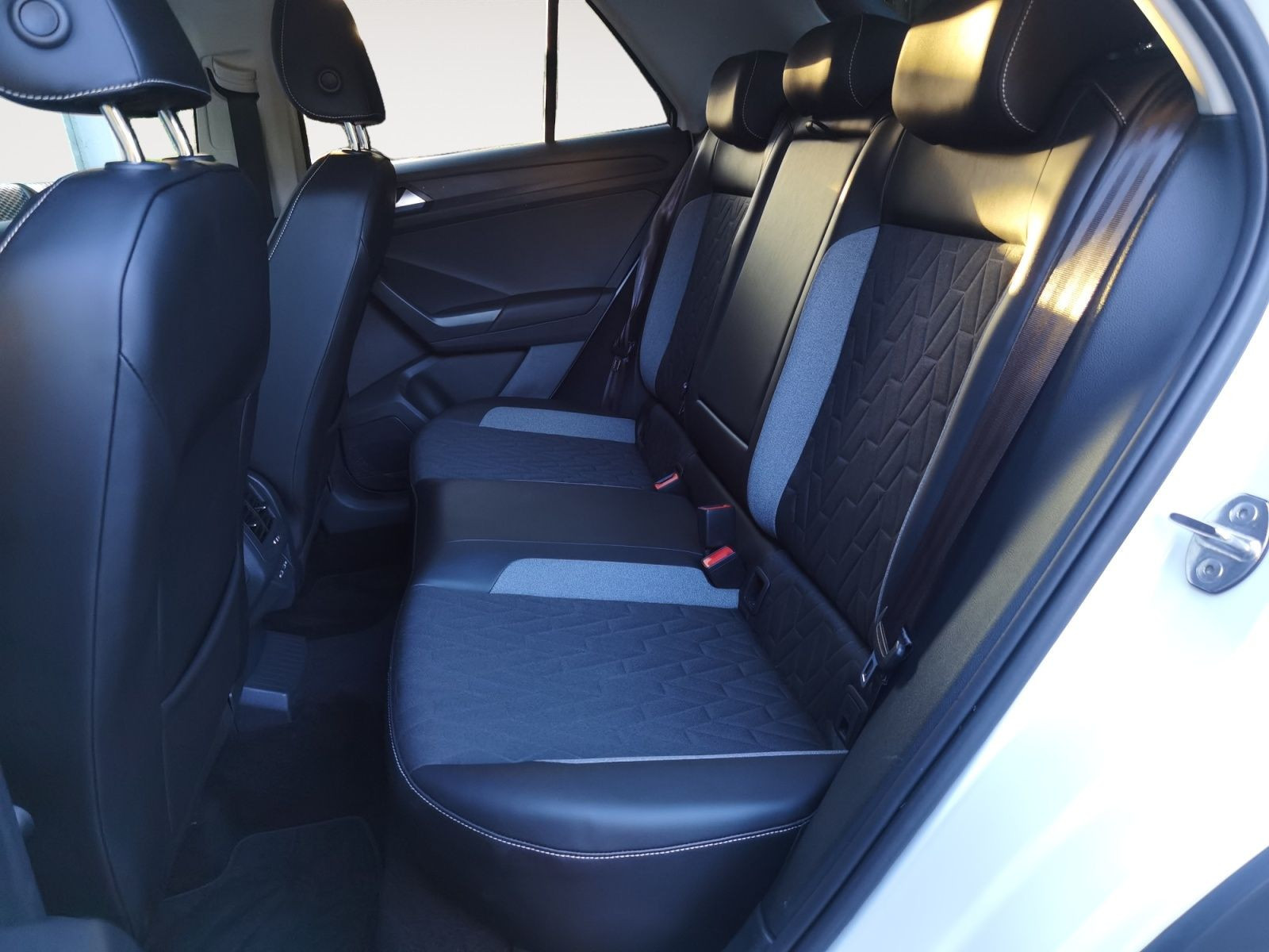Volkswagen - T-Roc_14