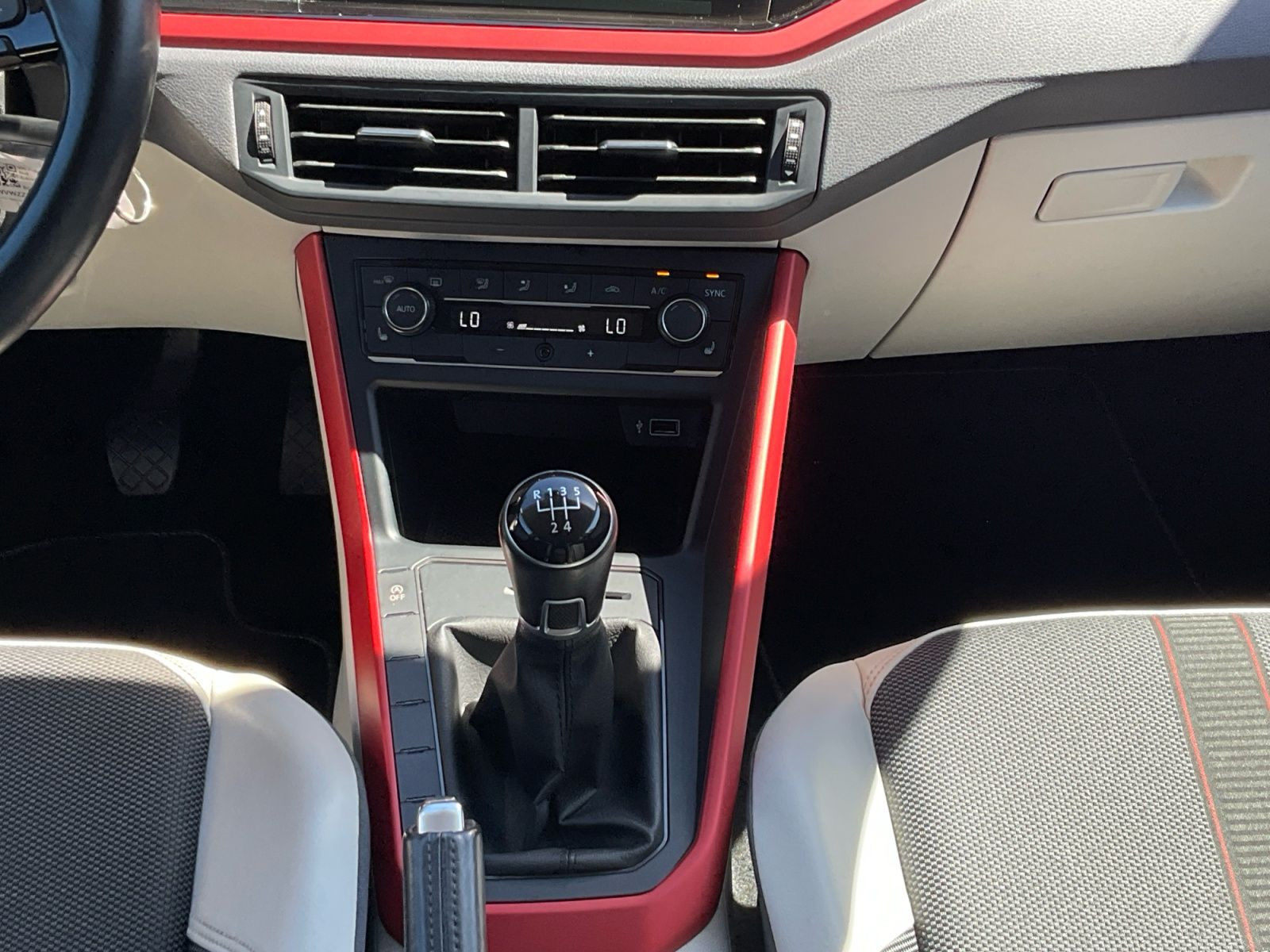 Volkswagen - Polo_11