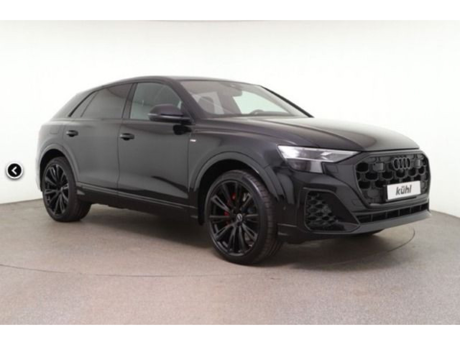 Audi - Q8_6