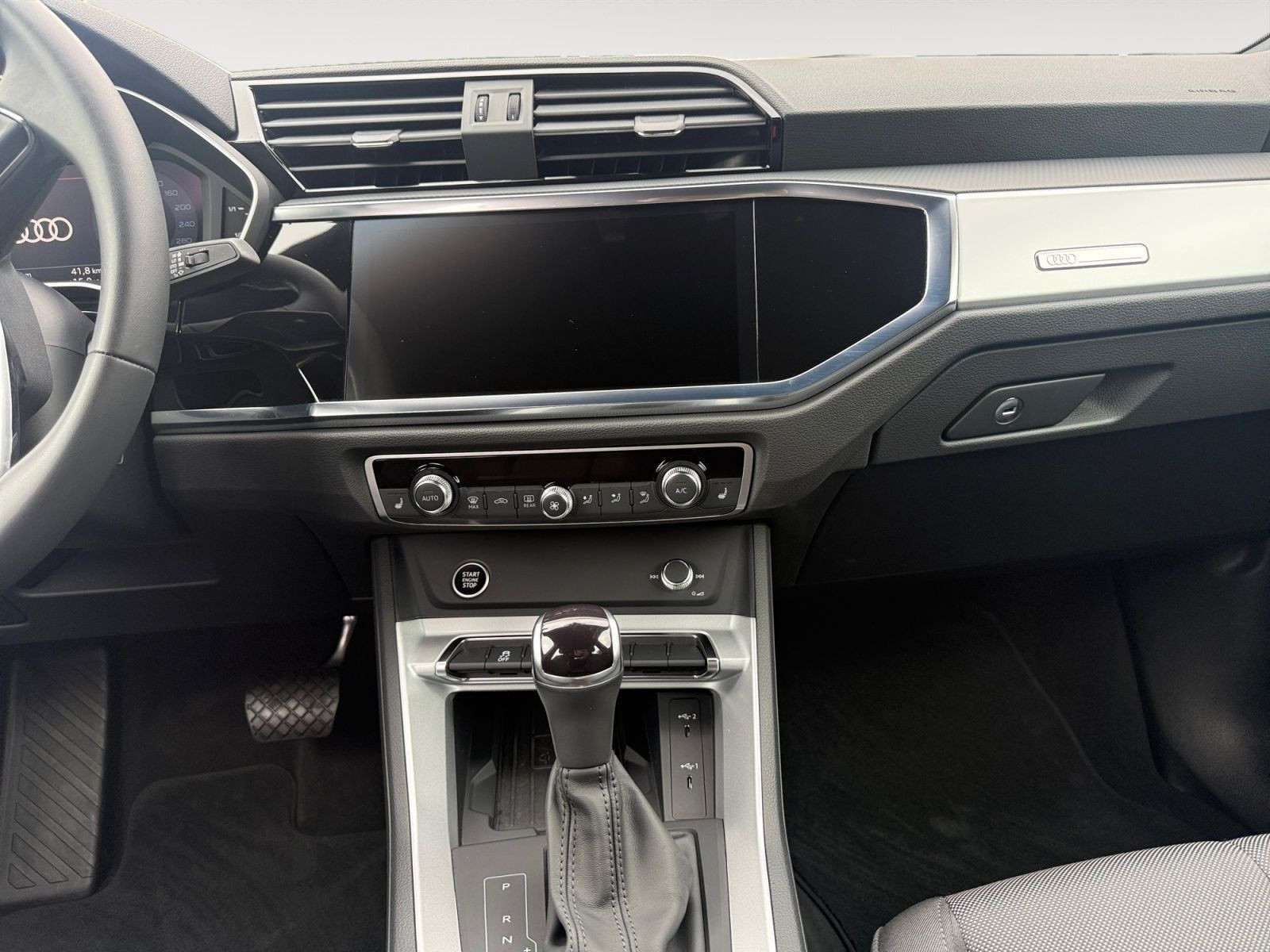 Audi - Q3_14