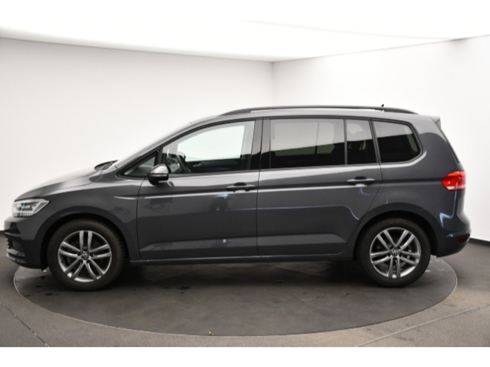 Volkswagen - Touran_16