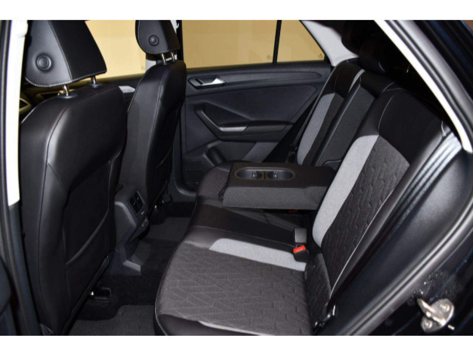 Volkswagen - T-Roc_10
