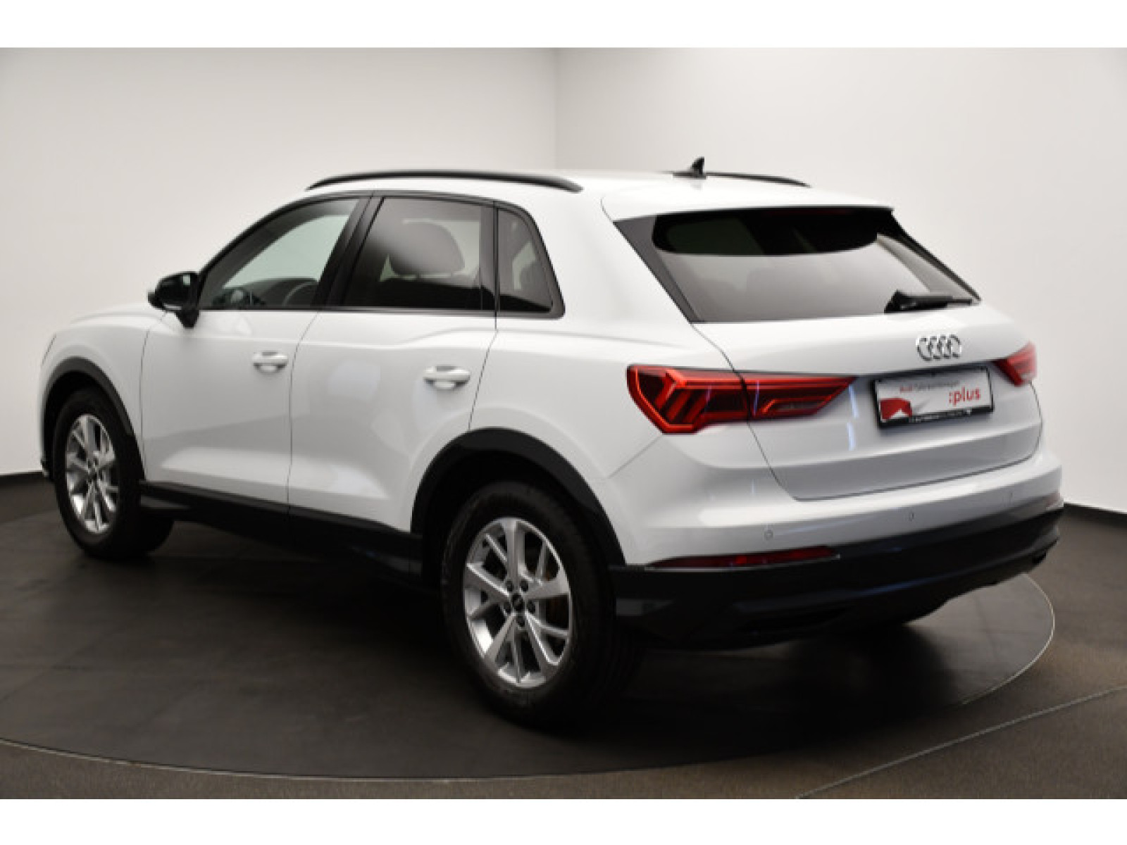Audi - Q3_16