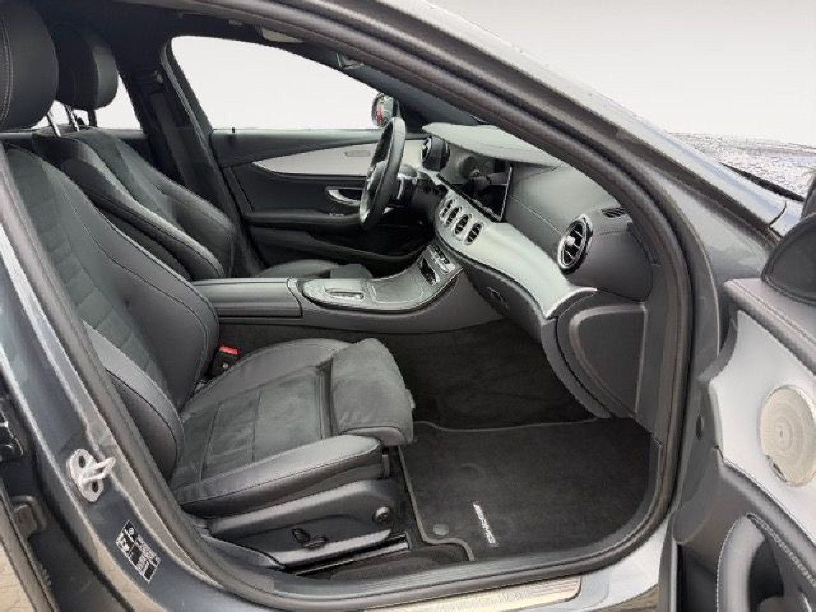 Mercedes-Benz - E 300_16