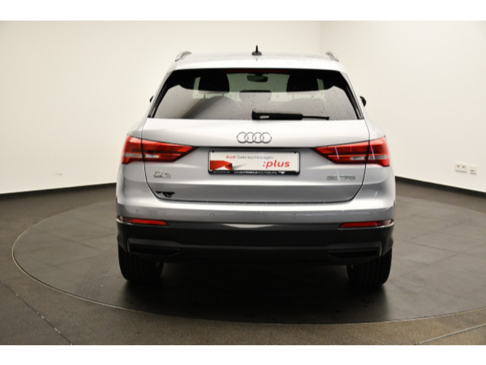 Audi - Q3_17