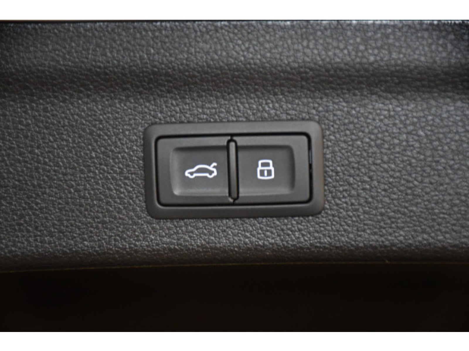 Audi - Q3_12
