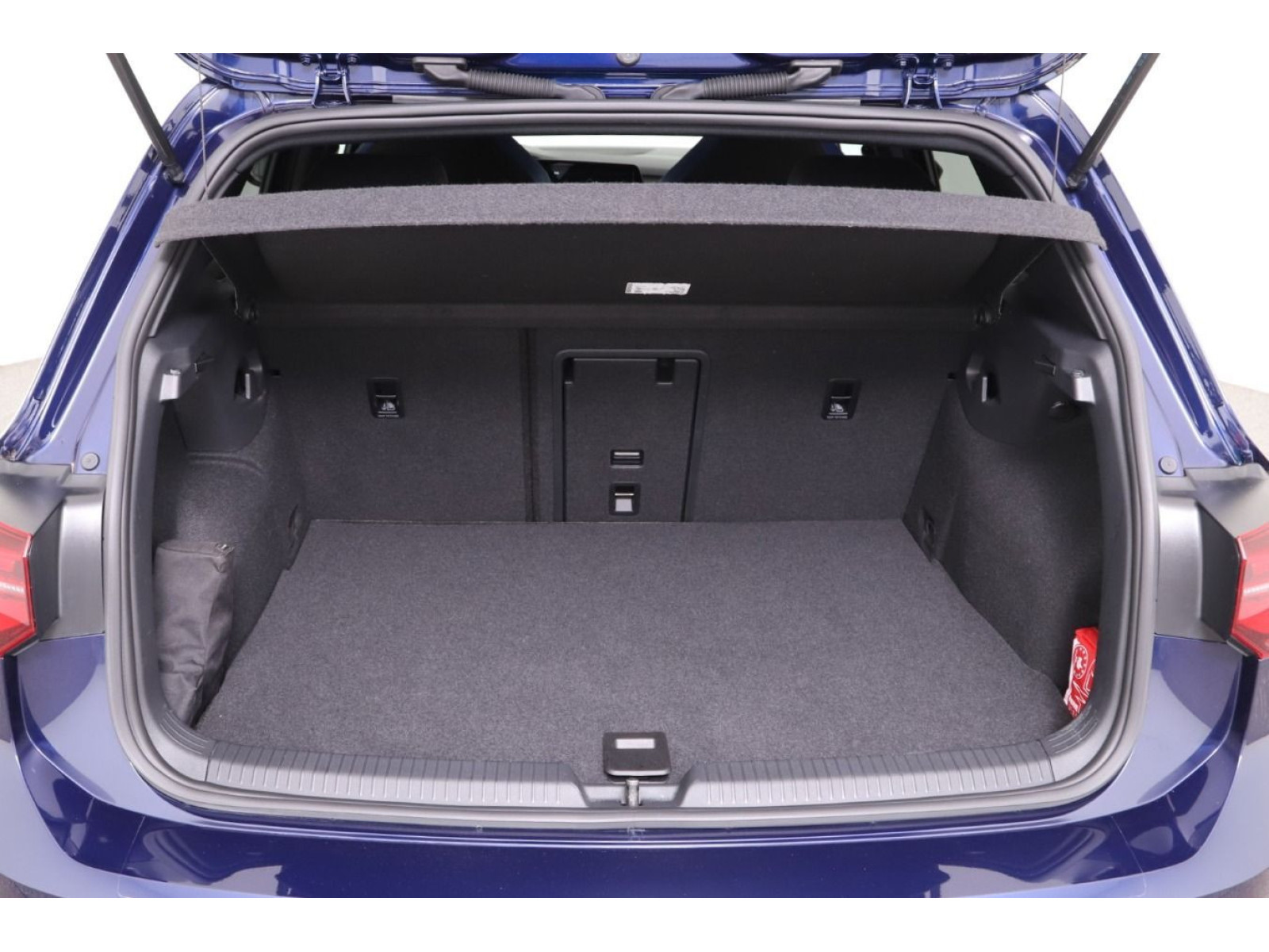 Volkswagen - Golf_13