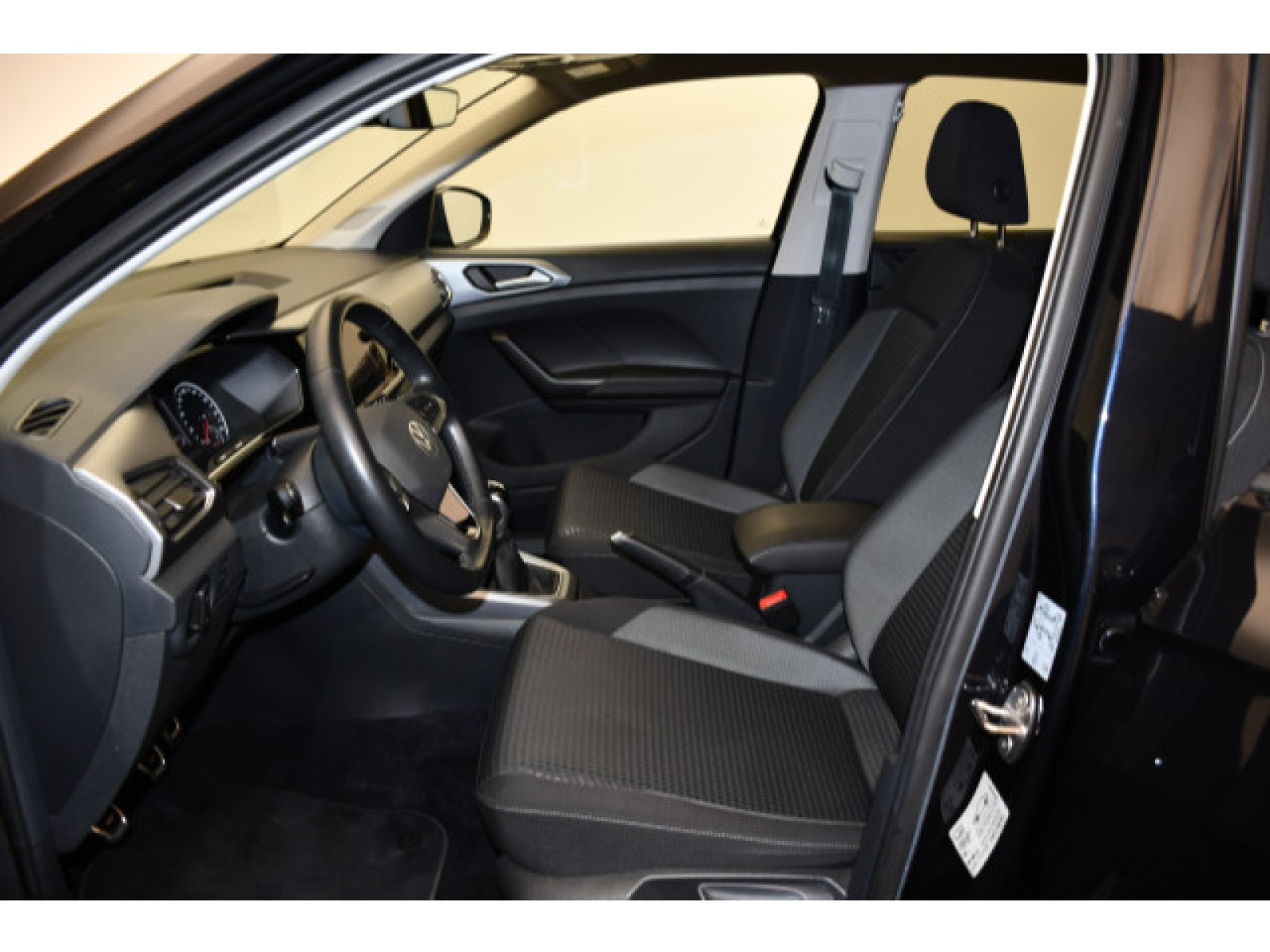 Volkswagen - T-Cross_3