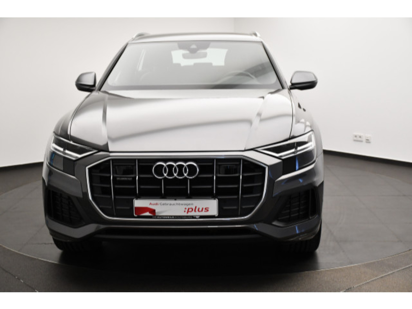 Audi - Q8_19