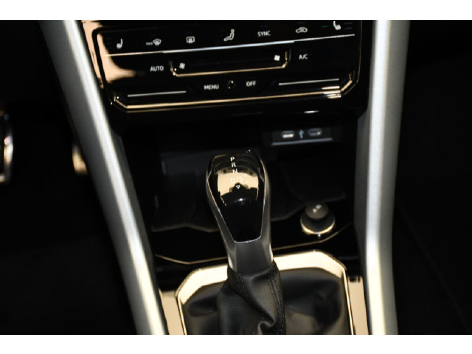 Volkswagen - T-Roc_7