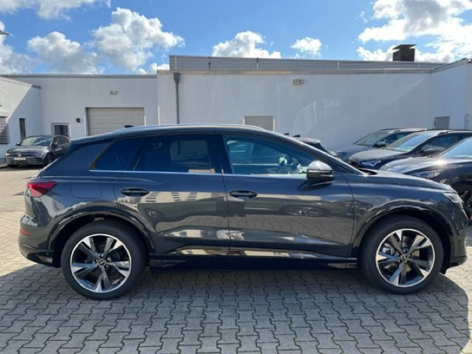 Audi - Q4 e-tron_8