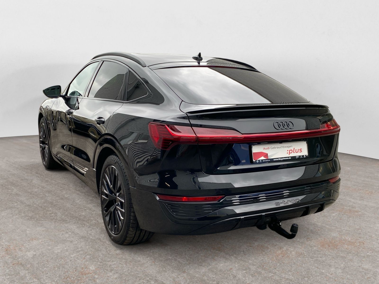 Audi - Q8 Sportback e-tron_4