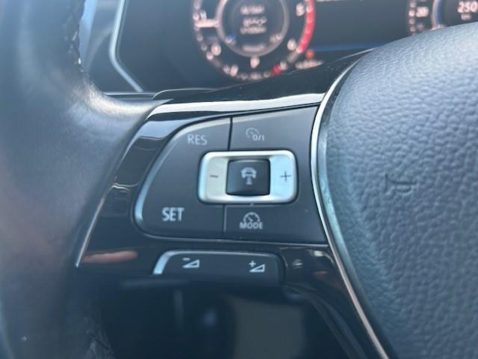 Volkswagen - Tiguan_13