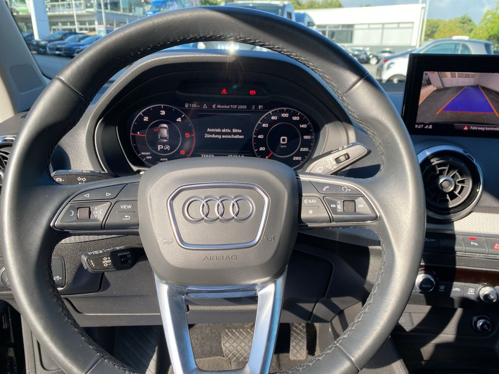Audi - Q2_11