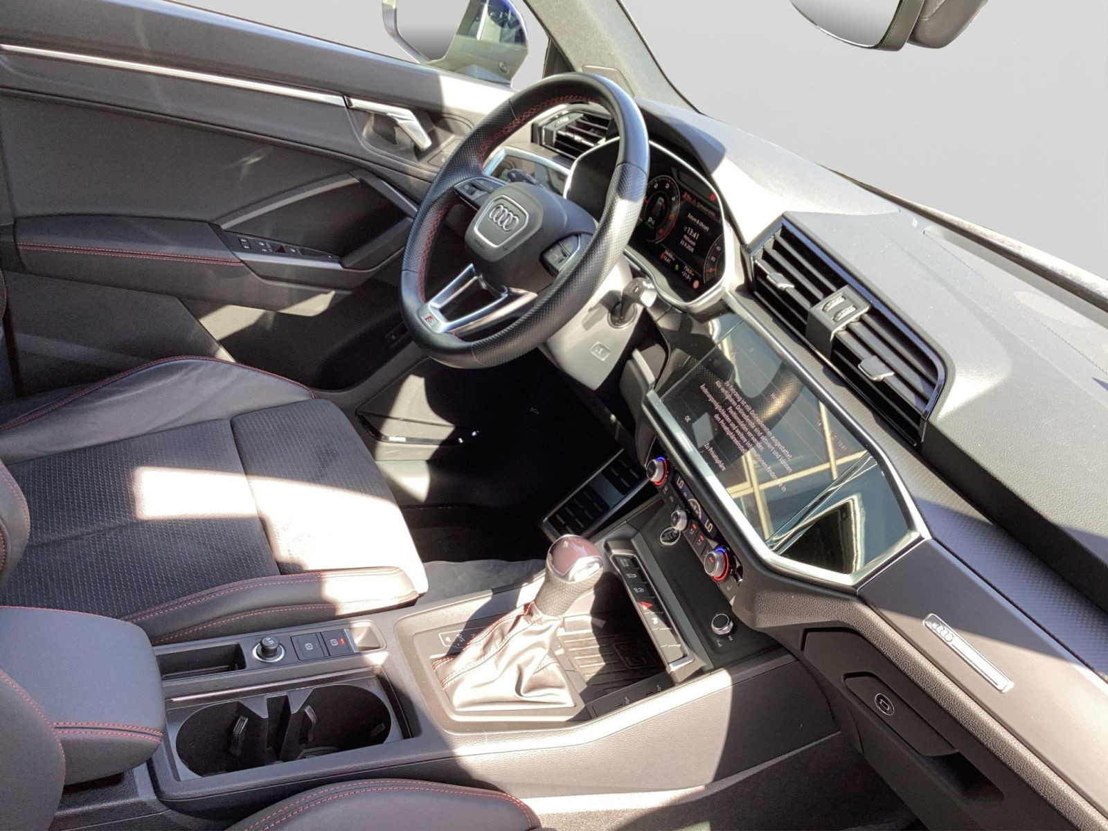 Audi - Q3_22
