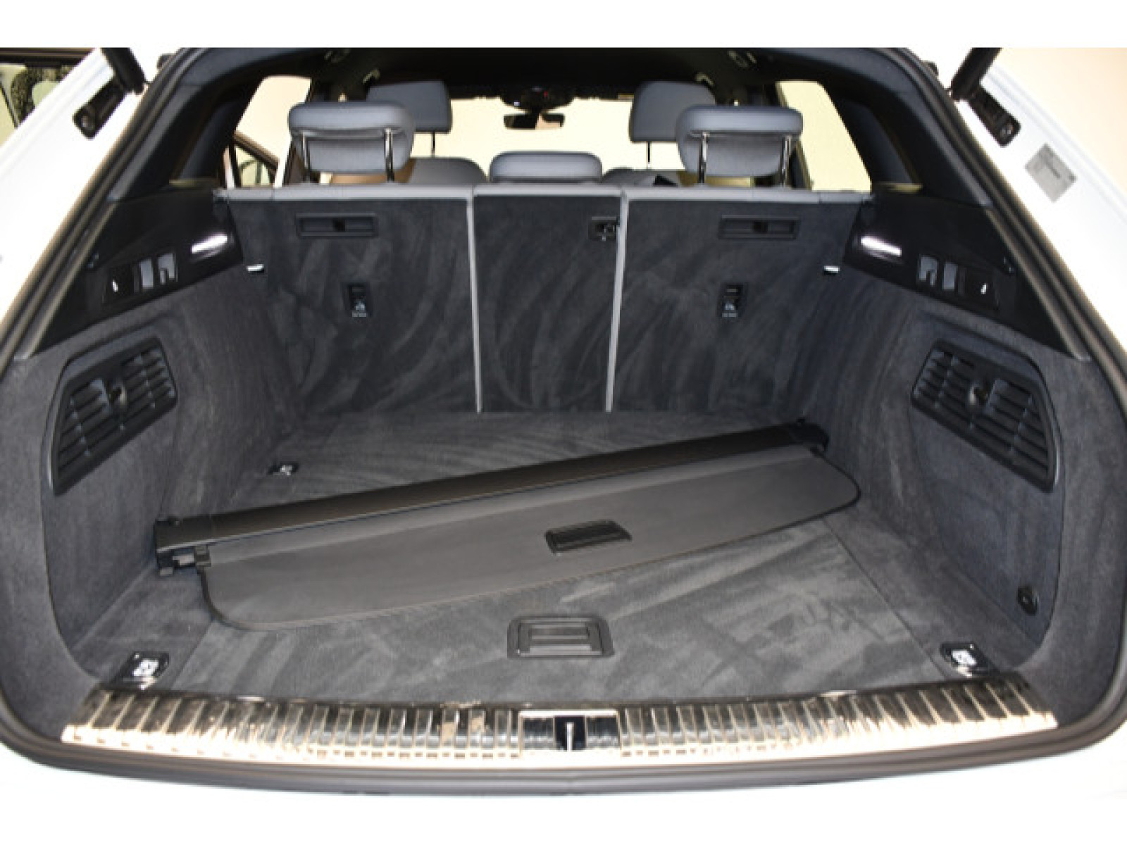 Audi - e-tron_10