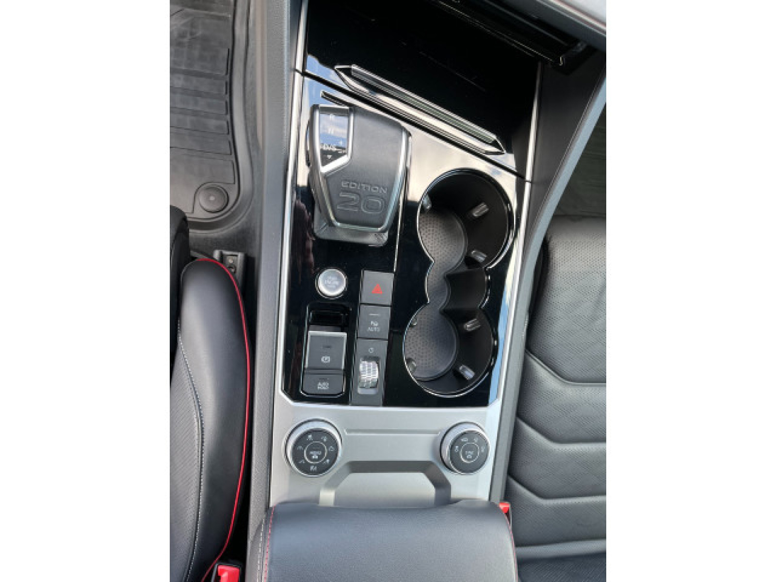 Volkswagen - Touareg_24