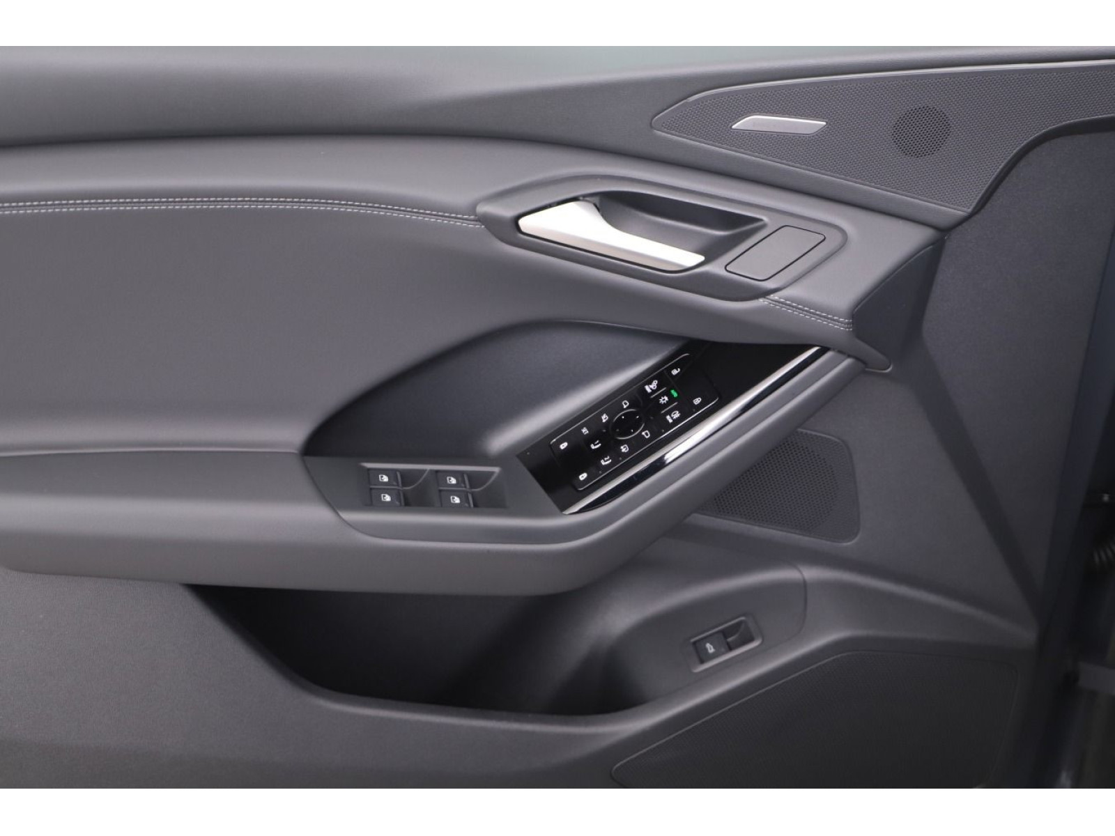 Audi - SQ6 SUV e-tron_16