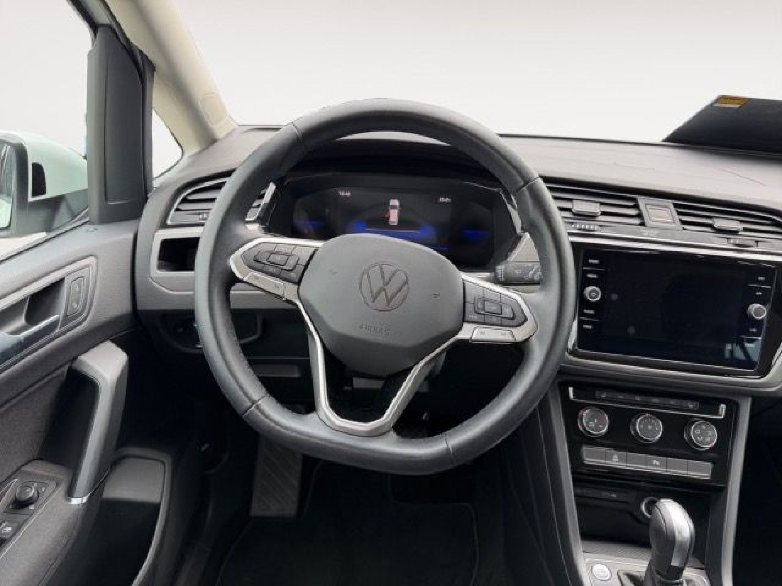 Volkswagen - Touran_12