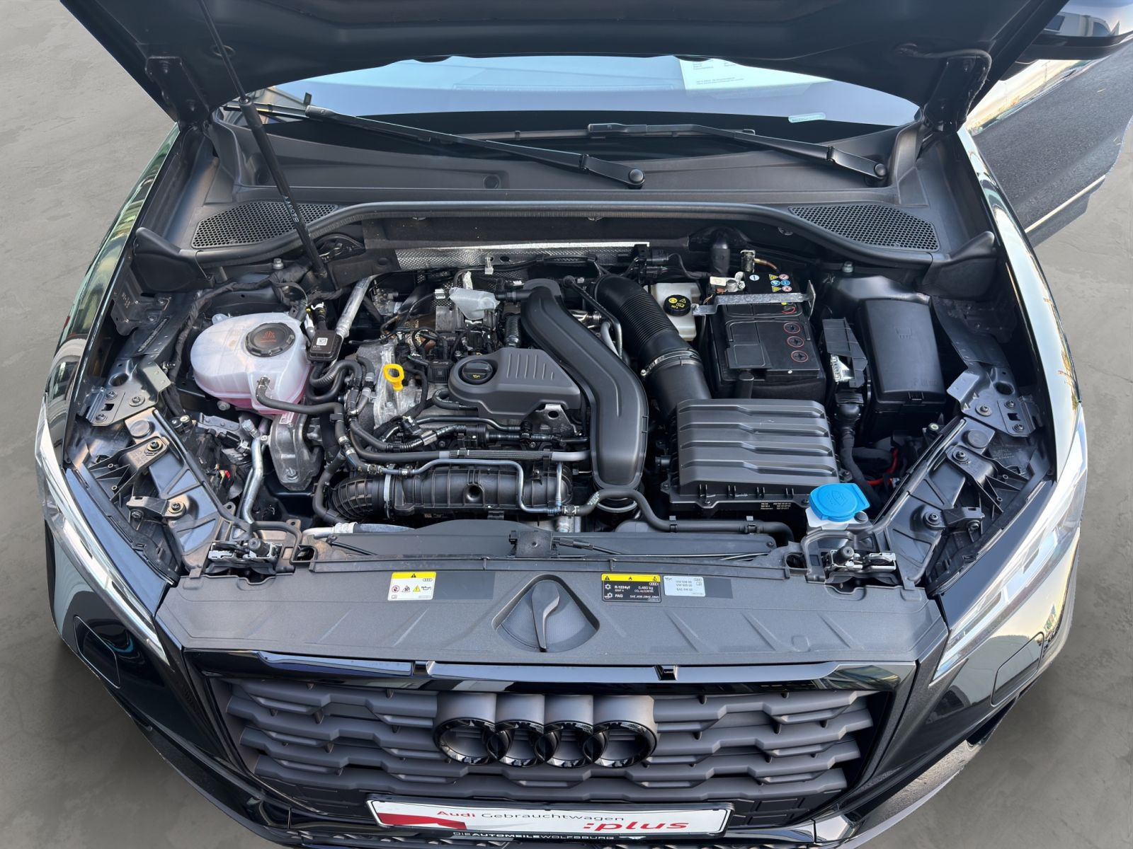 Audi - Q2_20