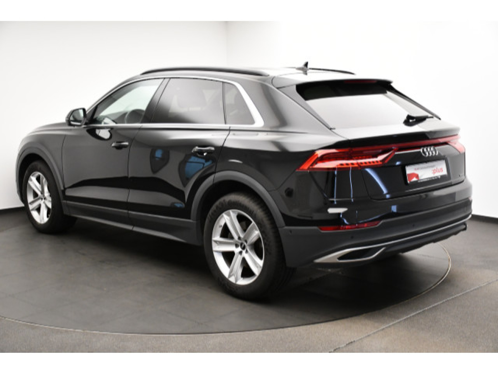 Audi - Q8_17